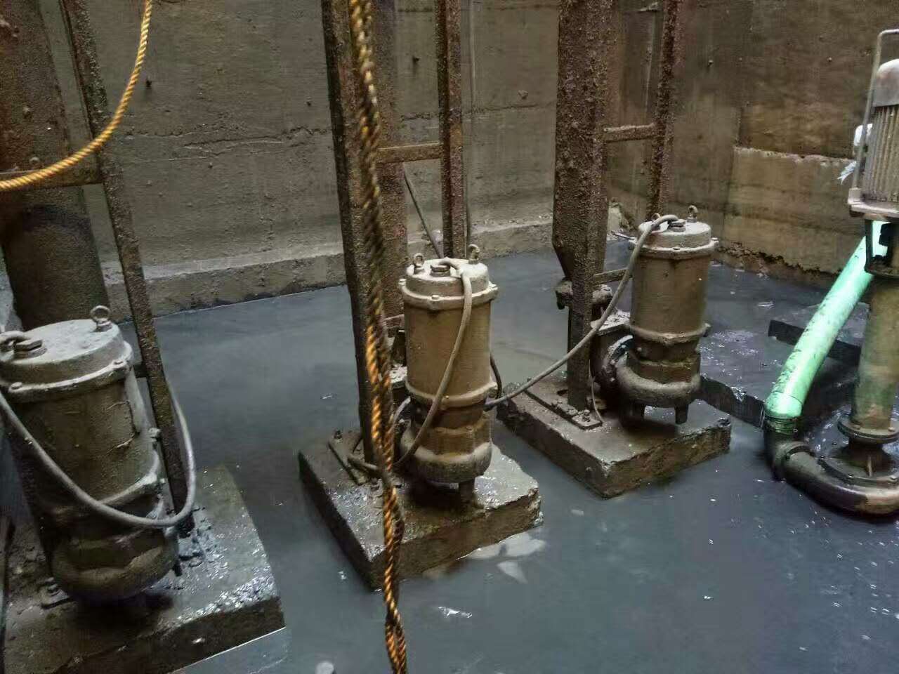 钢城污水池清理